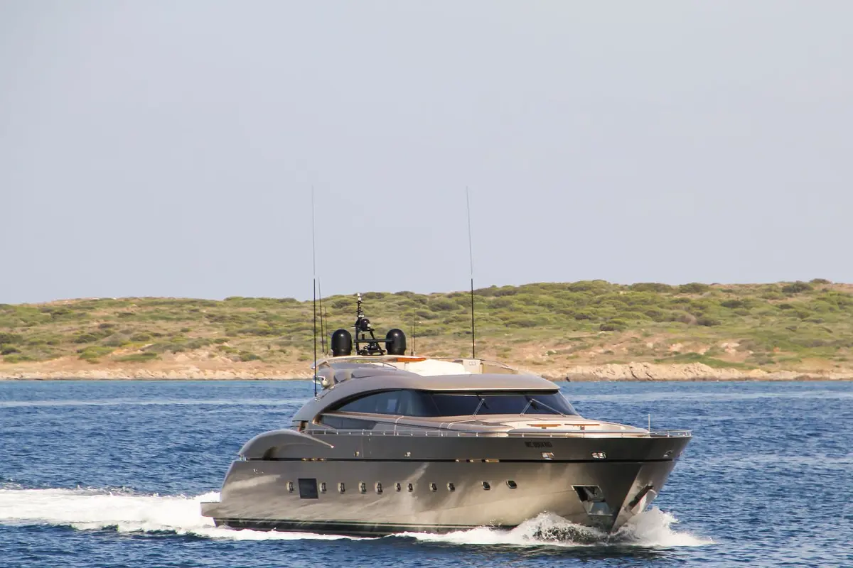 AB Yachts 116, cubierta principal — Alquiler De Yates Barcelona, Barcelona. Cinco camarotes, treinta y seis metros, rumbo a Menorca