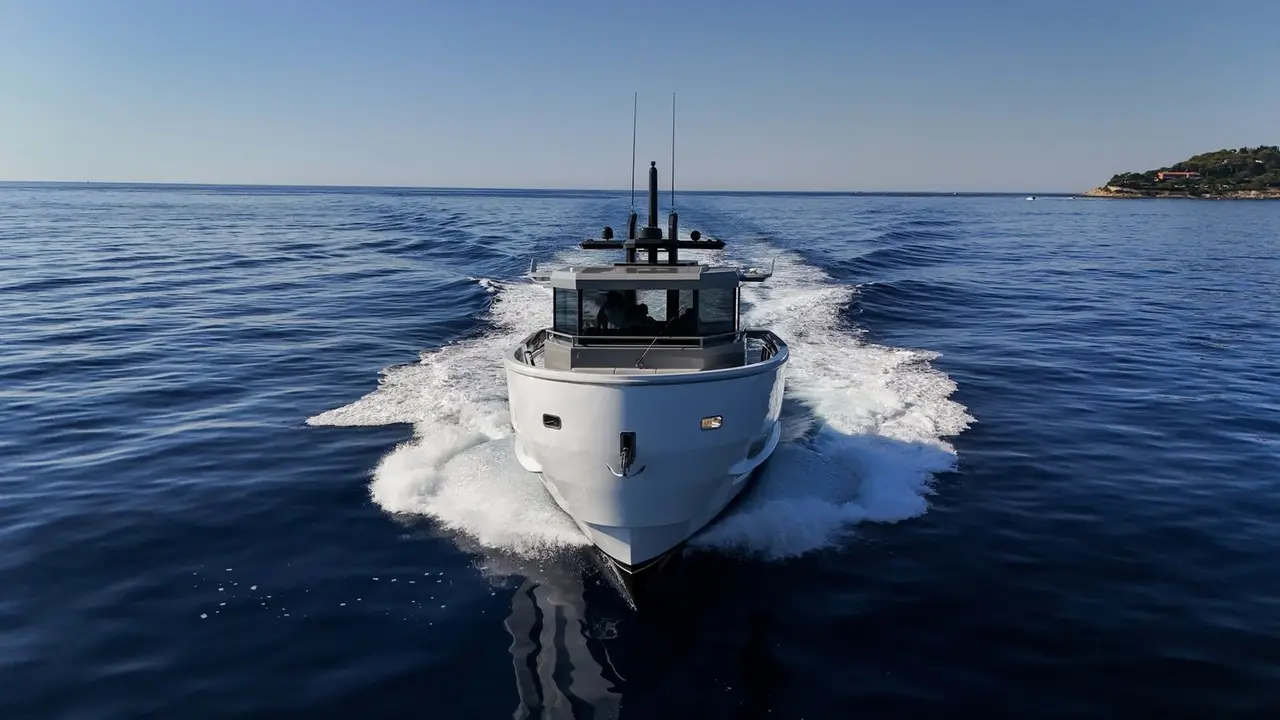 Arcadia Sherpa 60, camarote principal — Alquiler De Yates Barcelona, Barcelona. Comedor al aire libre camino de Calella y Blanes