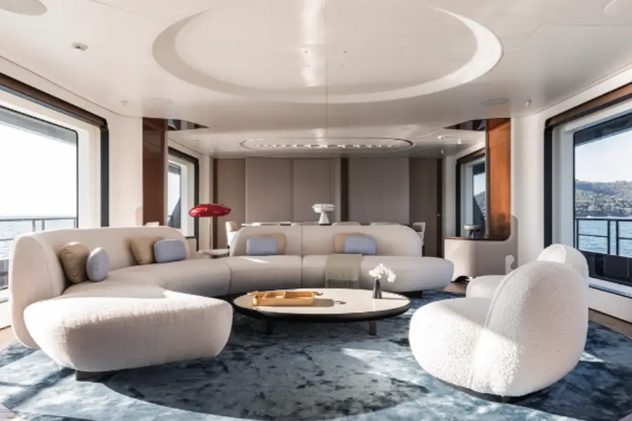 Azimut 116, exterior — Alquiler De Yates Barcelona, Barcelona. Cinco camarotes y una ruta hacia Sitges