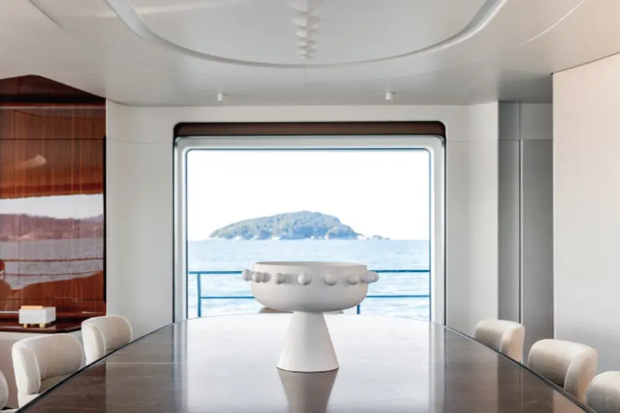 Azimut 116, flybridge — Alquiler De Yates Barcelona, Barcelona. Cinco camarotes y una ruta hacia Sitges