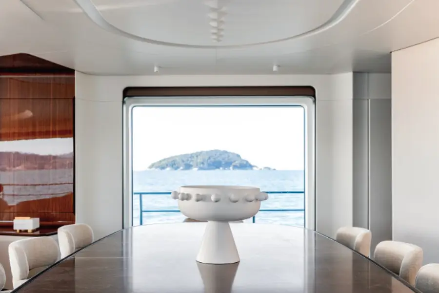 Azimut 116, flybridge — Alquiler De Yates Barcelona, Barcelona. Cinco camarotes y una ruta hacia Sitges