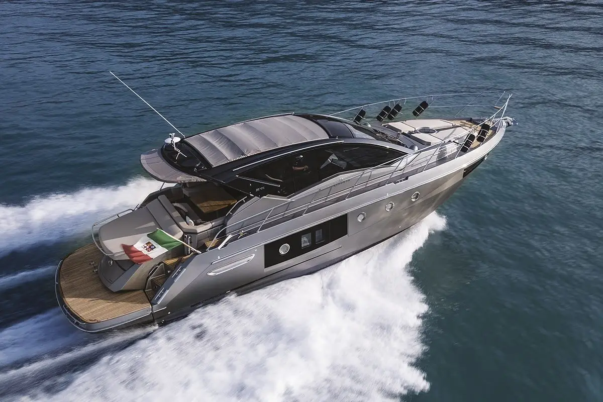 Cranchi M44 HT, salón — Alquiler De Yates Barcelona, Barcelona. Salidas rápidas a Sitges con techo y sombra