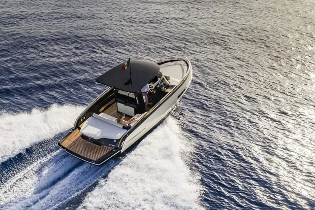 Invictus 280 GT — Alquiler De Yates Barcelona, Barcelona