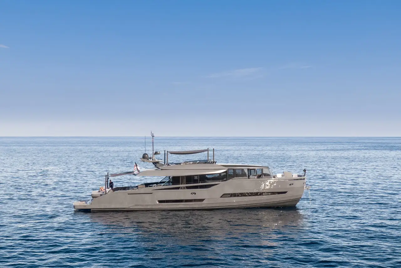 Extra 86, exterior — Alquiler De Yates Barcelona, Barcelona. Veintidós nudos hacia las calas de Sitges