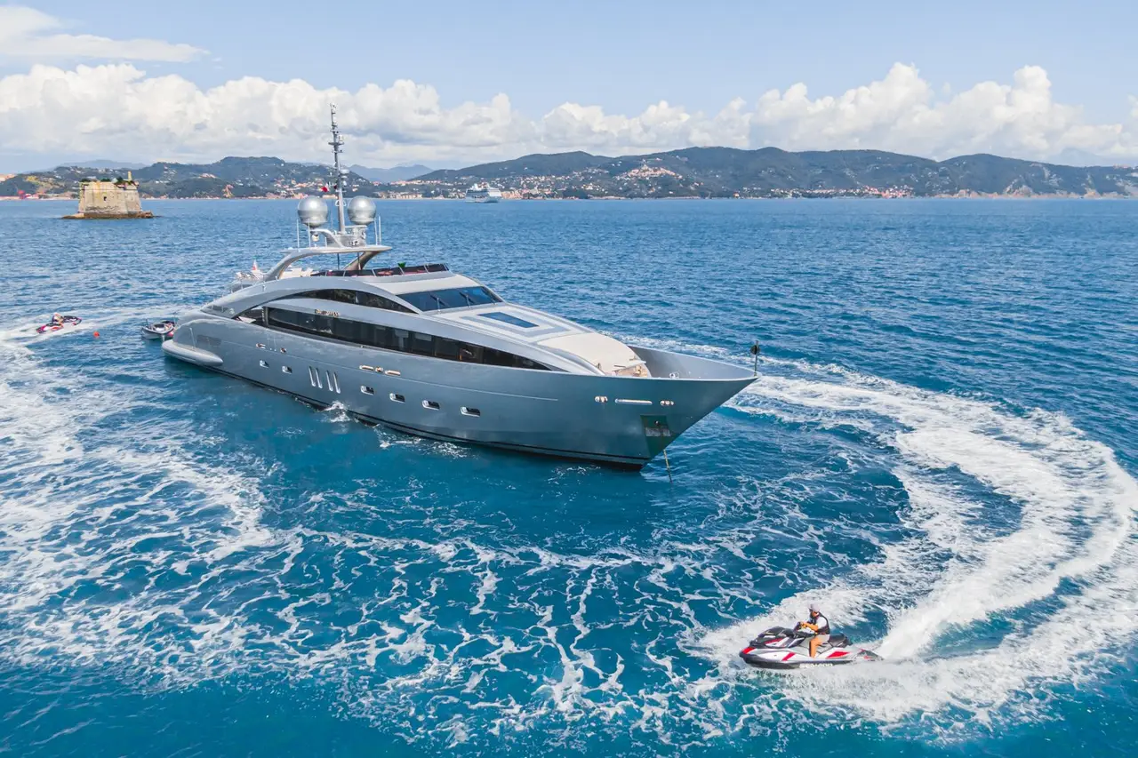 Silver Wind — Alquiler De Yates Barcelona, Barcelona. Club de playa y spa frente a Sitges