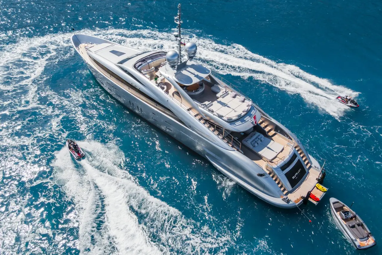 Silver Wind, cubierta principal — Alquiler De Yates Barcelona, Barcelona. Club de playa y spa frente a Sitges