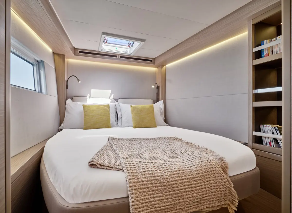 Lagoon 5.1, salón — Alquiler De Yates Barcelona, Barcelona. Catamarán amplio para días de grupo en la bahía