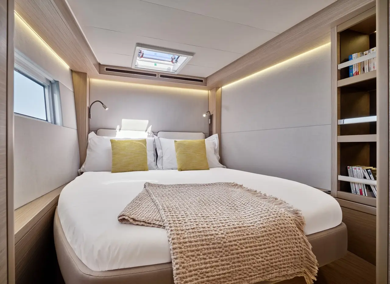 Lagoon 5.1, salón — Alquiler De Yates Barcelona, Barcelona. Catamarán amplio para días de grupo en la bahía