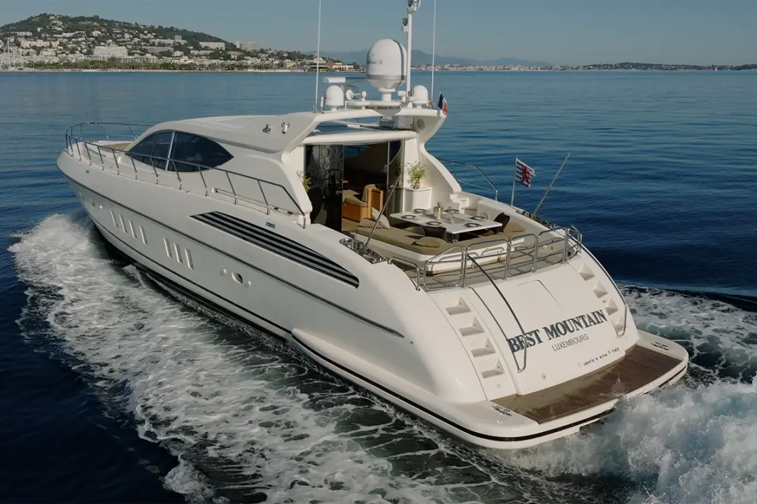 Leopard 24 — Alquiler De Yates Barcelona, Barcelona. Tres cabinas y cubierta abierta para días en Sitges