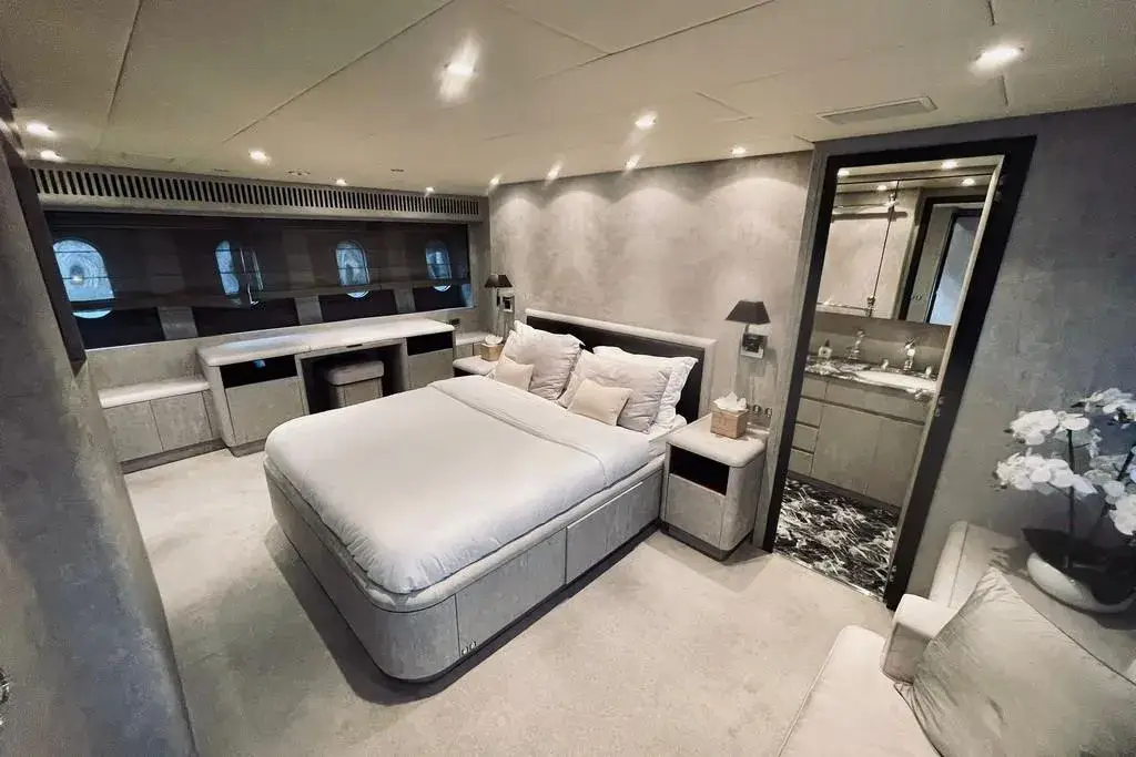 Leopard 31, salón — Alquiler De Yates Barcelona, Barcelona. Cuatro camarotes y cubiertas amplias camino de Sitges
