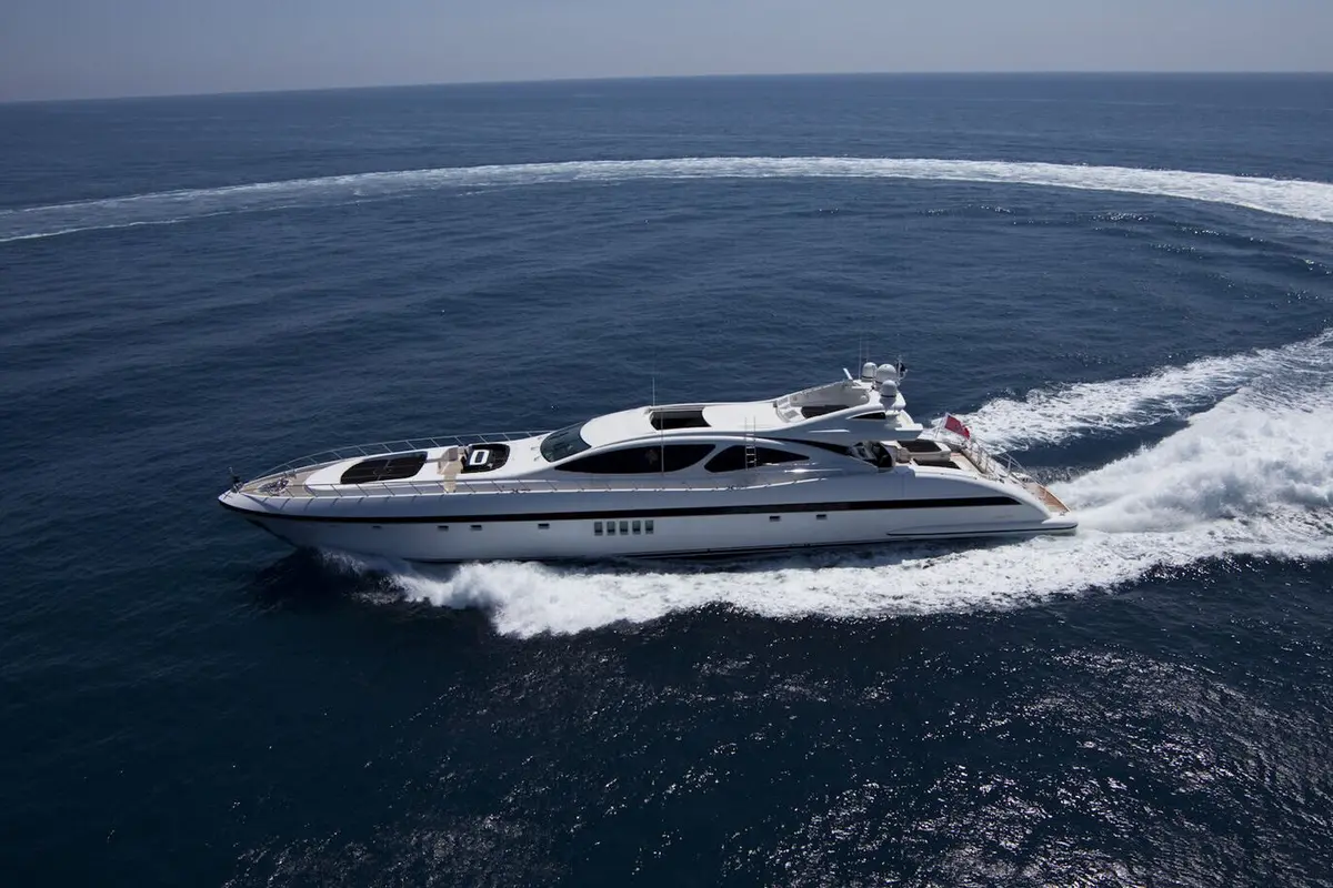 Mangusta 130 — Alquiler De Yates Barcelona, Barcelona. De Port Olímpic a Sitges con cinco camarotes