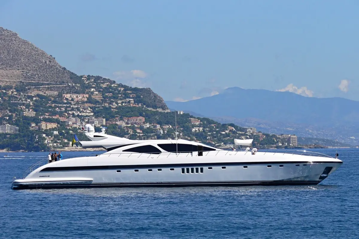 Mangusta 130, exterior — Alquiler De Yates Barcelona, Barcelona. De Port Olímpic a Sitges con cinco camarotes