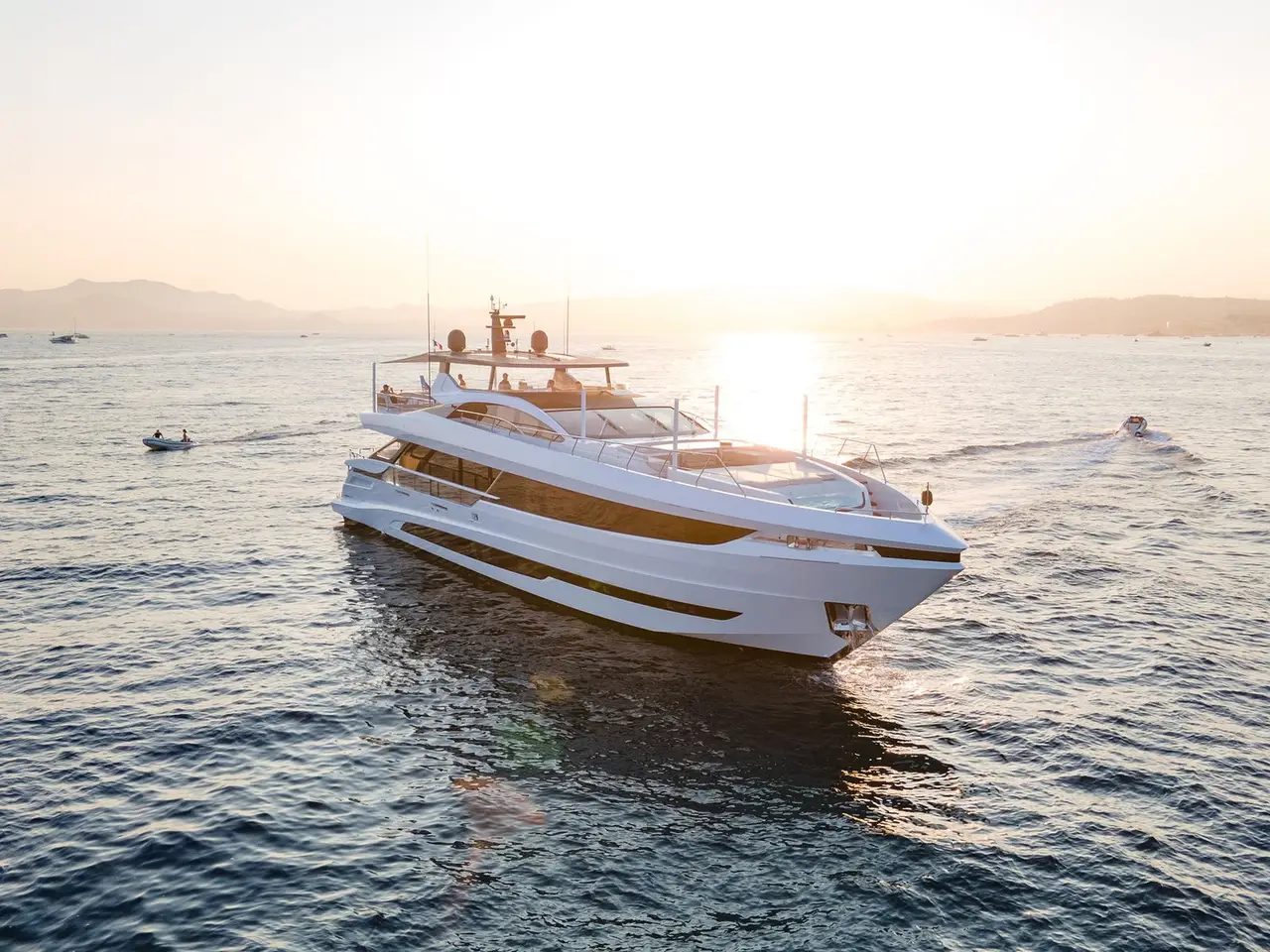Mangusta 33, cubierta principal — Alquiler De Yates Barcelona, Barcelona. Un día tranquilo en Sitges con cinco cabinas
