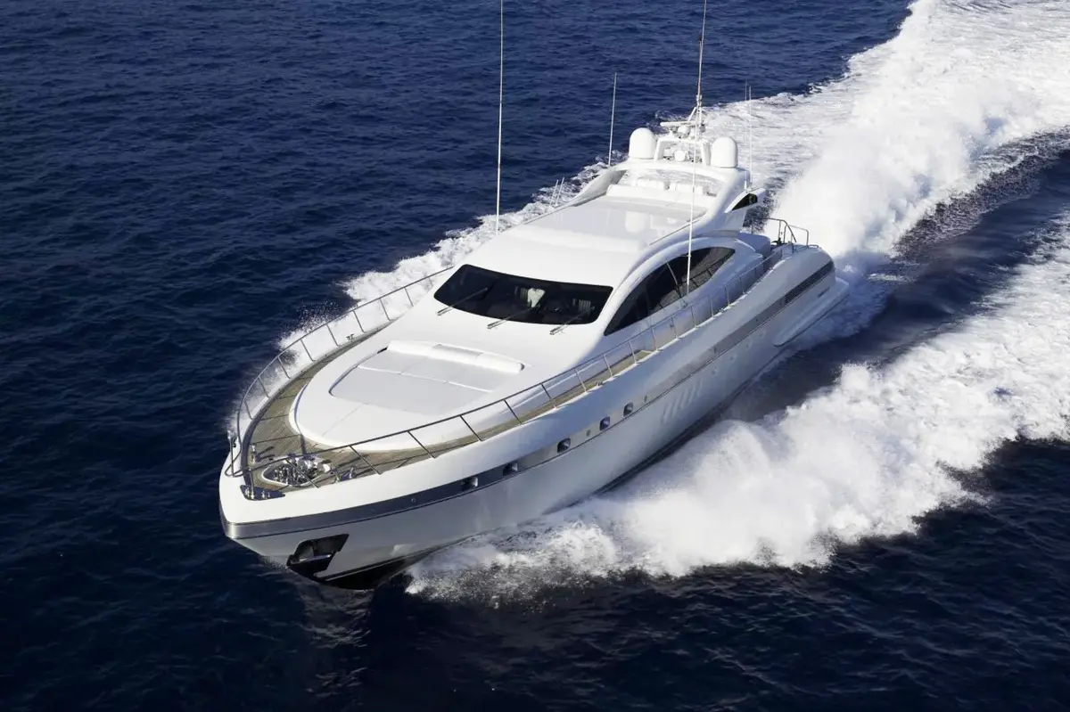 Mangusta 92, cubierta principal — Alquiler De Yates Barcelona, Barcelona. Casco deportivo veloz para escapadas cortas a Sitges