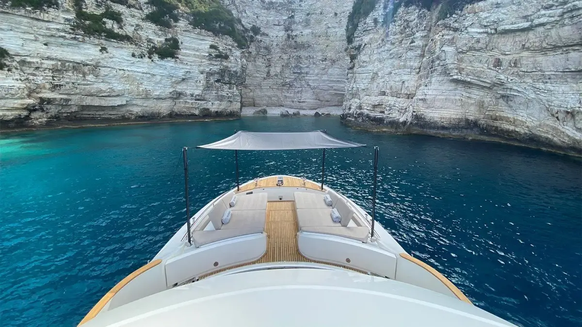 MCY66, exterior — Alquiler De Yates Barcelona, Barcelona. Flybridge de 20 metros para días tranquilos en Sitges