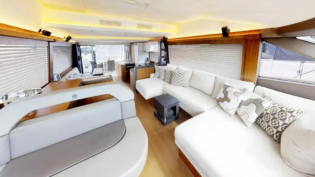 MCY66, flybridge — Alquiler De Yates Barcelona, Barcelona. Flybridge de 20 metros para días tranquilos en Sitges