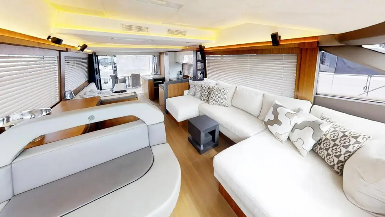 MCY66, flybridge — Alquiler De Yates Barcelona, Barcelona. Flybridge de 20 metros para días tranquilos en Sitges
