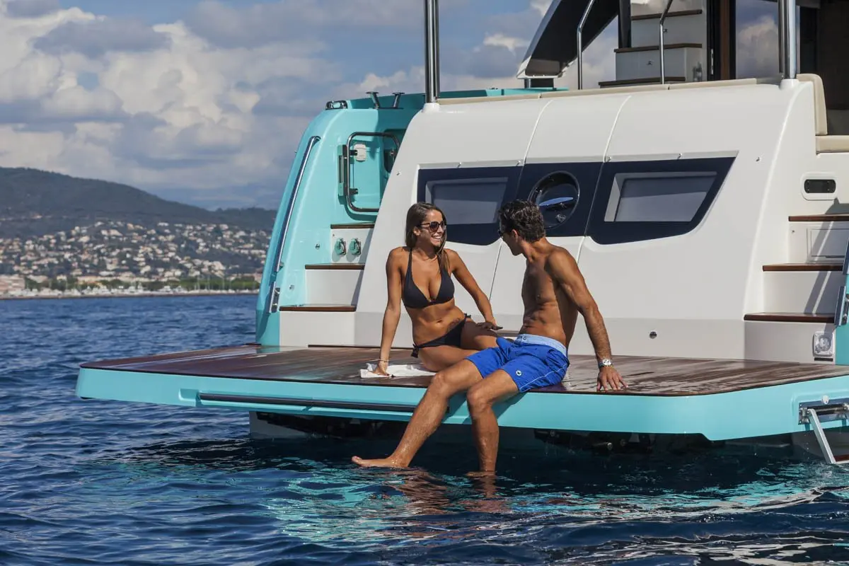 Navetta 58, cubierta de popa — Alquiler De Yates Barcelona, Barcelona. Casco estable para una jornada tranquila frente a Sitges