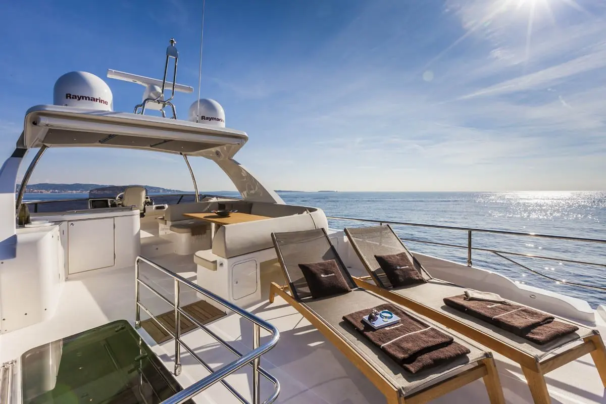 Navetta 58, flybridge — Alquiler De Yates Barcelona, Barcelona. Casco estable para una jornada tranquila frente a Sitges
