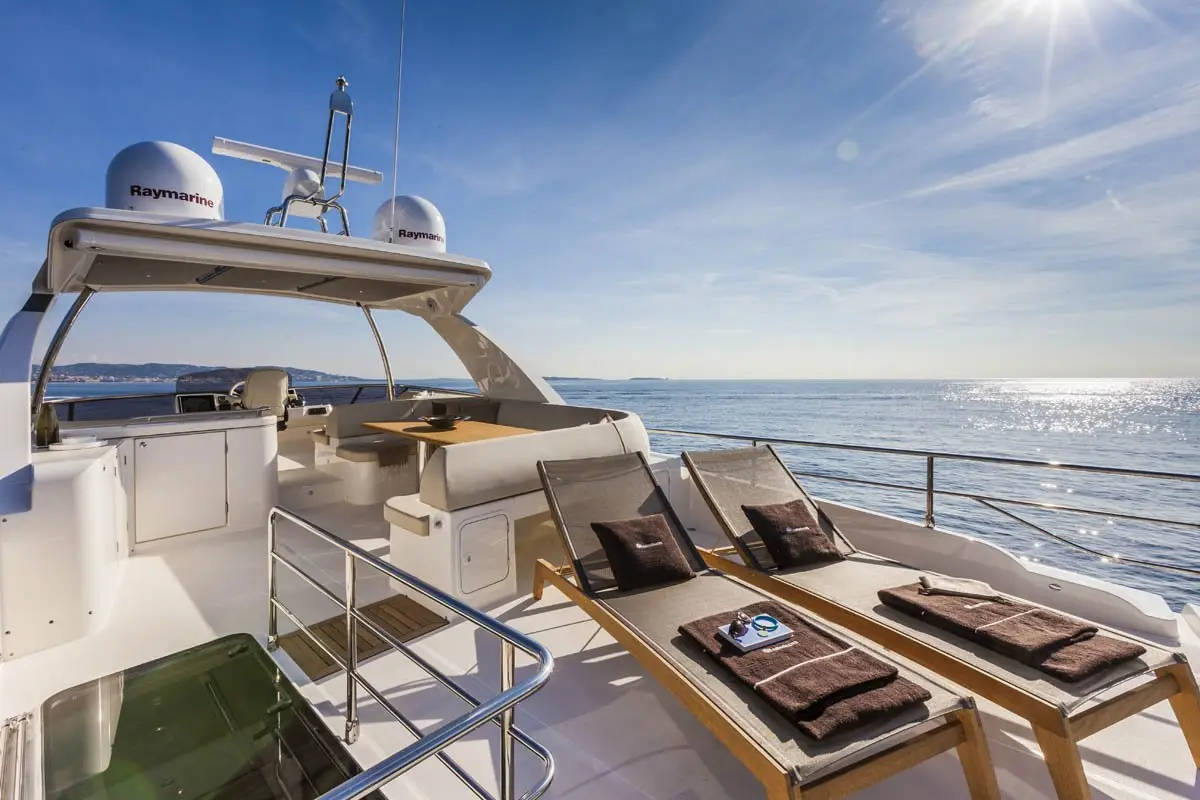 Navetta 58, flybridge — Alquiler De Yates Barcelona, Barcelona. Casco estable para una jornada tranquila frente a Sitges