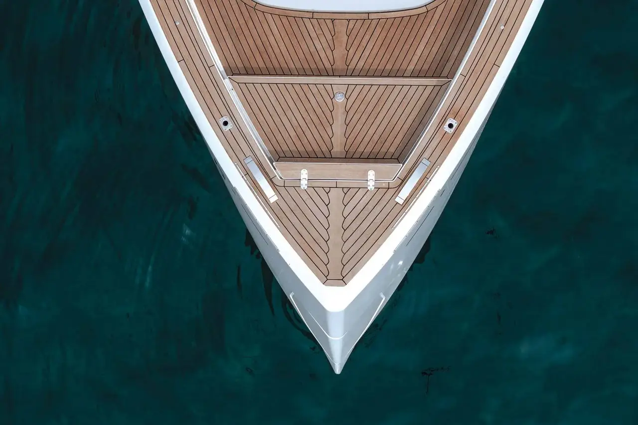 Pardo 43, exterior — Alquiler De Yates Barcelona, Barcelona. Cubierta despejada y treinta y nueve nudos hacia Sitges