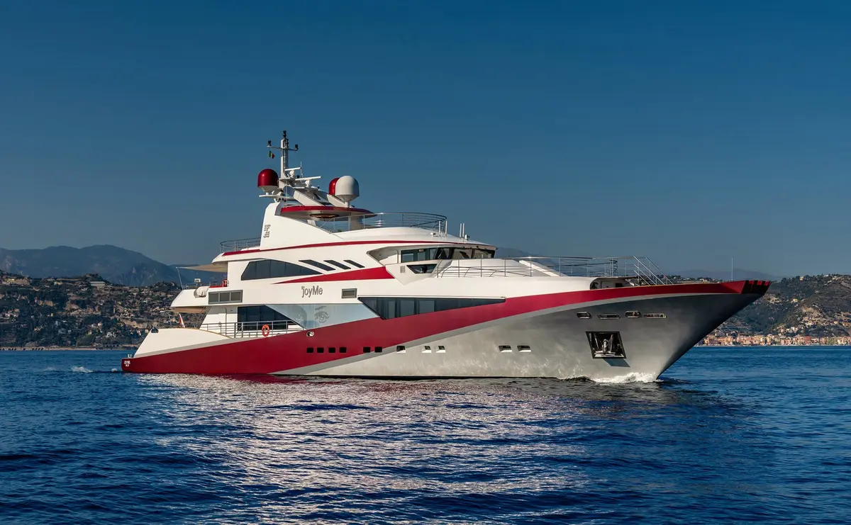 Philip Zepter 50m, exterior — Alquiler De Yates Barcelona, Barcelona. Seis camarotes, cubiertas amplias, salida discreta desde Barcelona