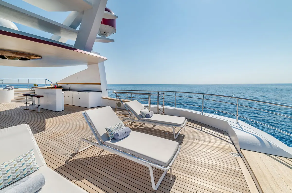 Philip Zepter 50m, flybridge — Alquiler De Yates Barcelona, Barcelona. Seis camarotes, cubiertas amplias, salida discreta desde Barcelona