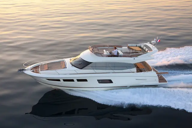 Prestige 550 FLY — Alquiler De Yates Barcelona, Barcelona