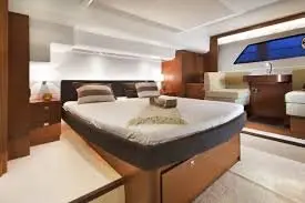 Prestige 550 FLY, flybridge — Alquiler De Yates Barcelona, Barcelona. Flybridge de 18 metros frente al Port Olímpic