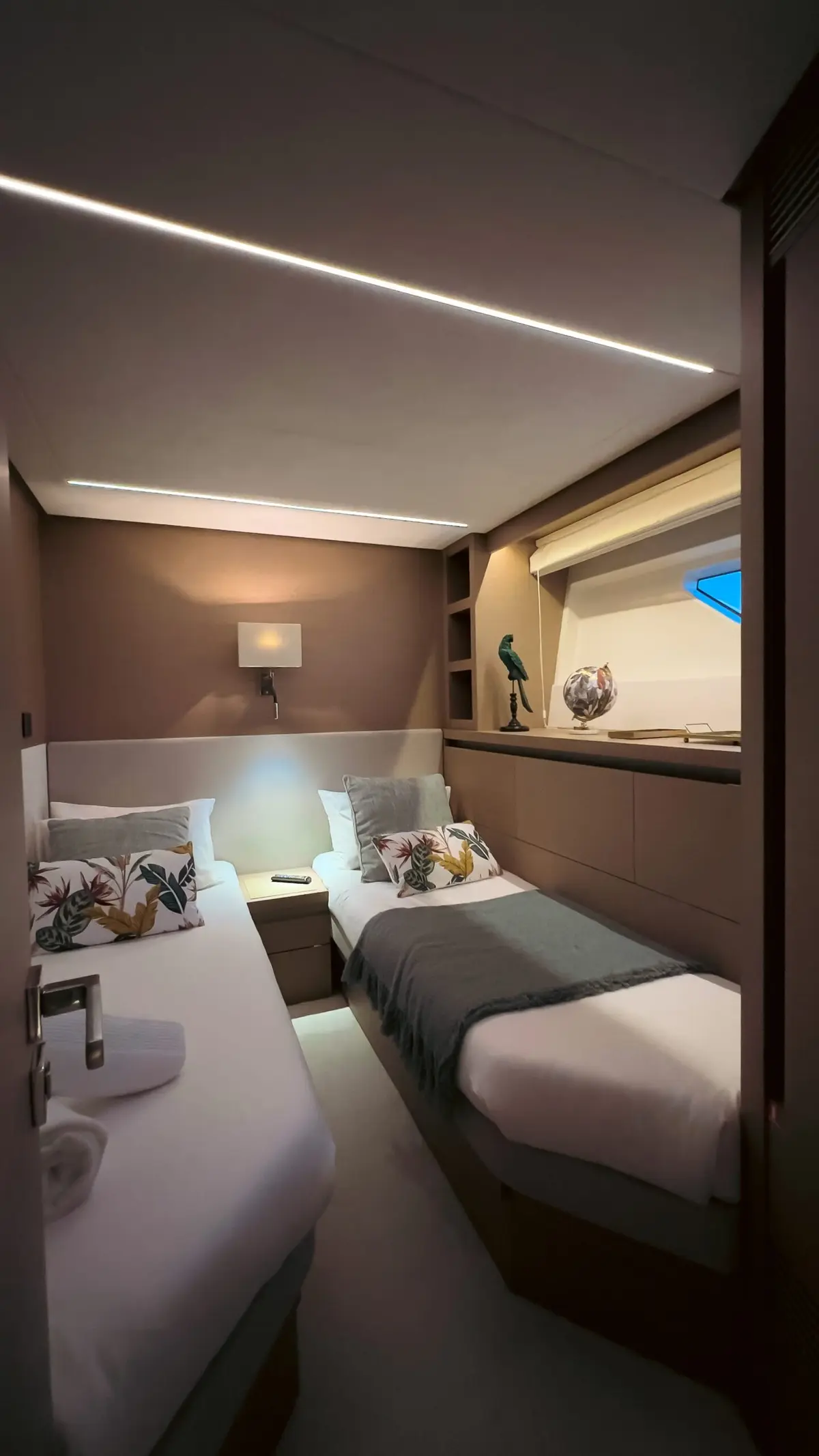 Prestige 680, exterior — Alquiler De Yates Barcelona, Barcelona. Un casco de 22 metros para días tranquilos en Sitges