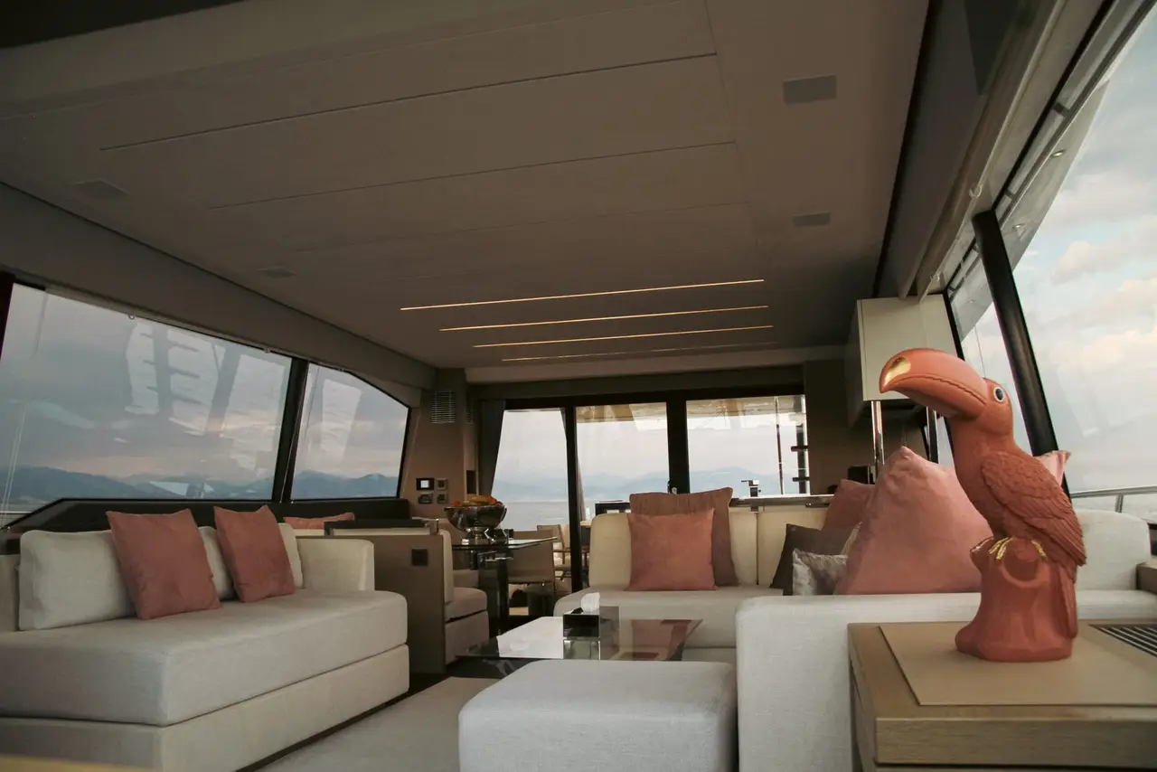 Prestige 680, cubierta de popa — Alquiler De Yates Barcelona, Barcelona. Un casco de 22 metros para días tranquilos en Sitges
