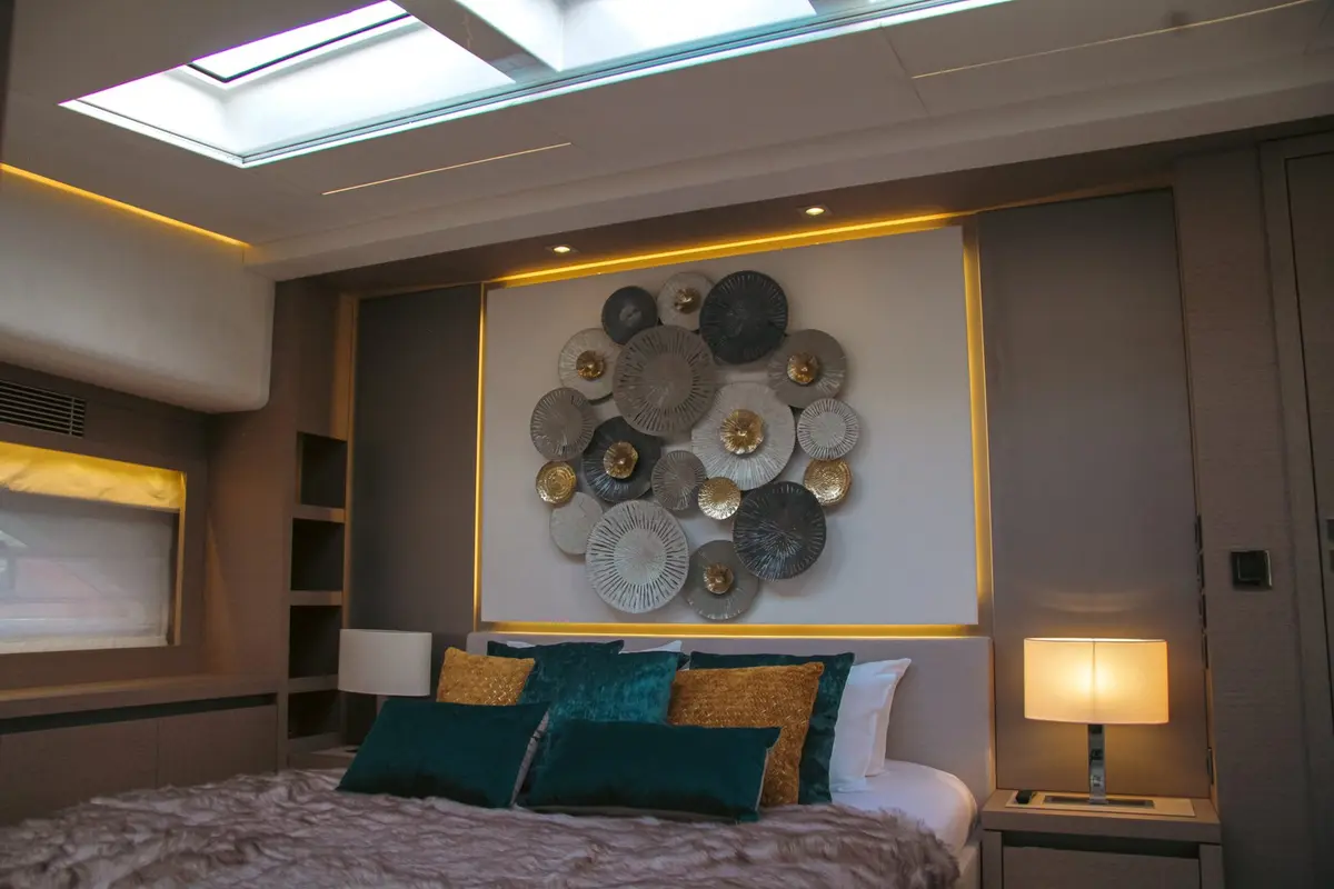 Prestige 680, camarote principal — Alquiler De Yates Barcelona, Barcelona. Un casco de 22 metros para días tranquilos en Sitges