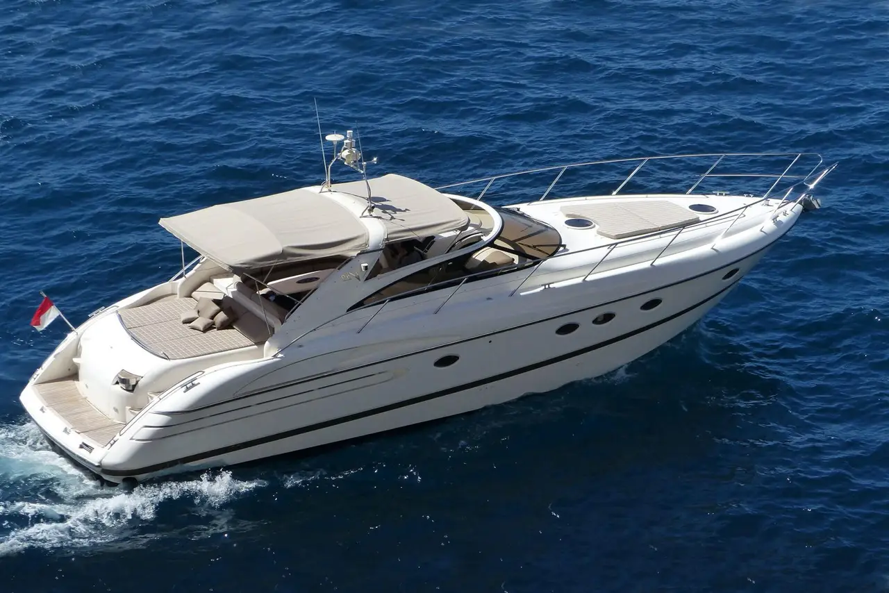 Princess 50 — Alquiler De Yates Barcelona, Barcelona. Día completo entre Barcelona y Sitges