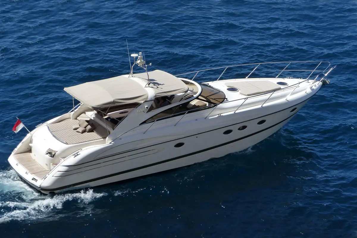 Princess 50, cubierta de popa — Alquiler De Yates Barcelona, Barcelona. Día completo entre Barcelona y Sitges