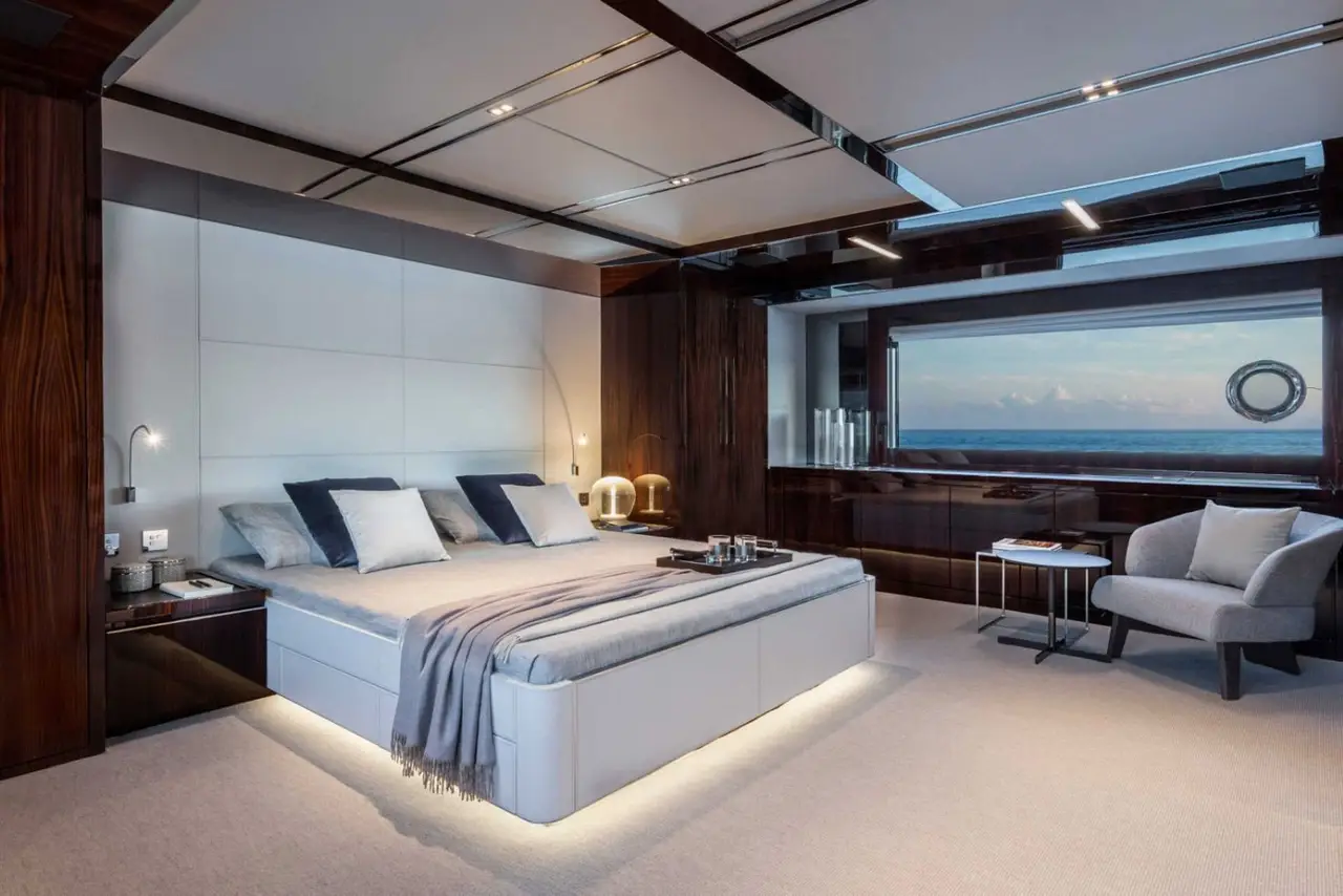 Riva 110, exterior — Alquiler De Yates Barcelona, Barcelona. Casco deportivo italiano para cinco cabinas y doce invitados