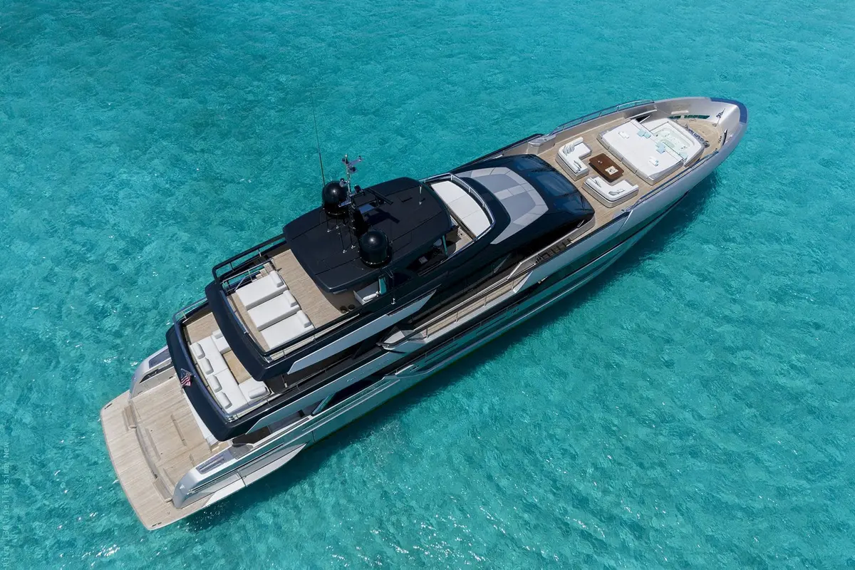 Riva 130, exterior — Alquiler De Yates Barcelona, Barcelona. Diseño italiano de 40 metros para navegar la bahía