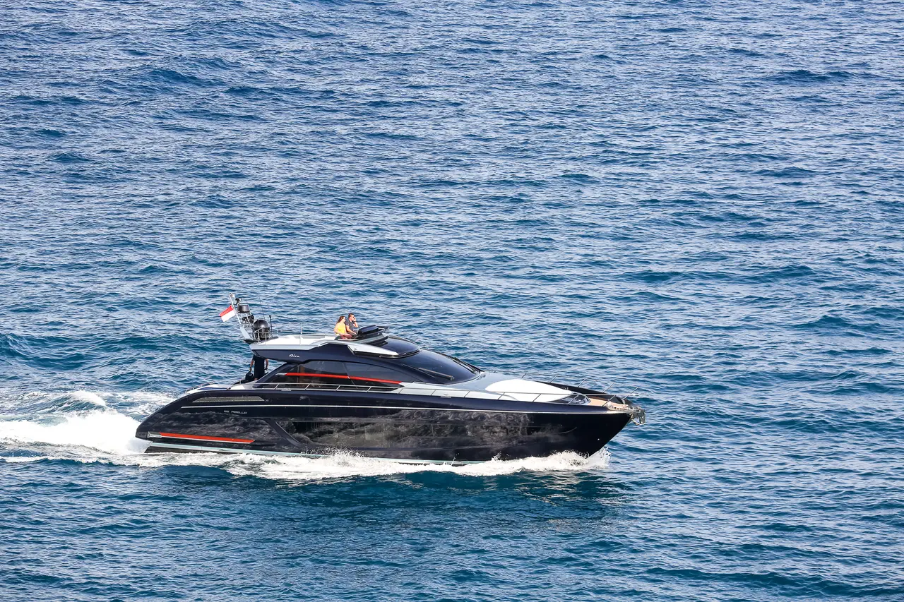 Ribelle 66, cubierta principal — Alquiler De Yates Barcelona, Barcelona. Casco deportivo para días rápidos en la costa