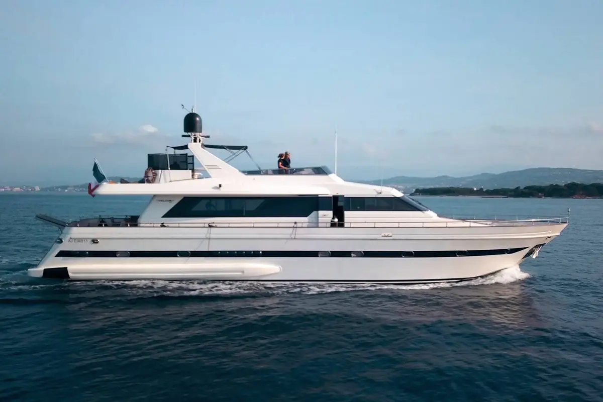 Sanlorenzo 112, flybridge — Alquiler De Yates Barcelona, Barcelona. Un día completo de Barcelona a Sitges