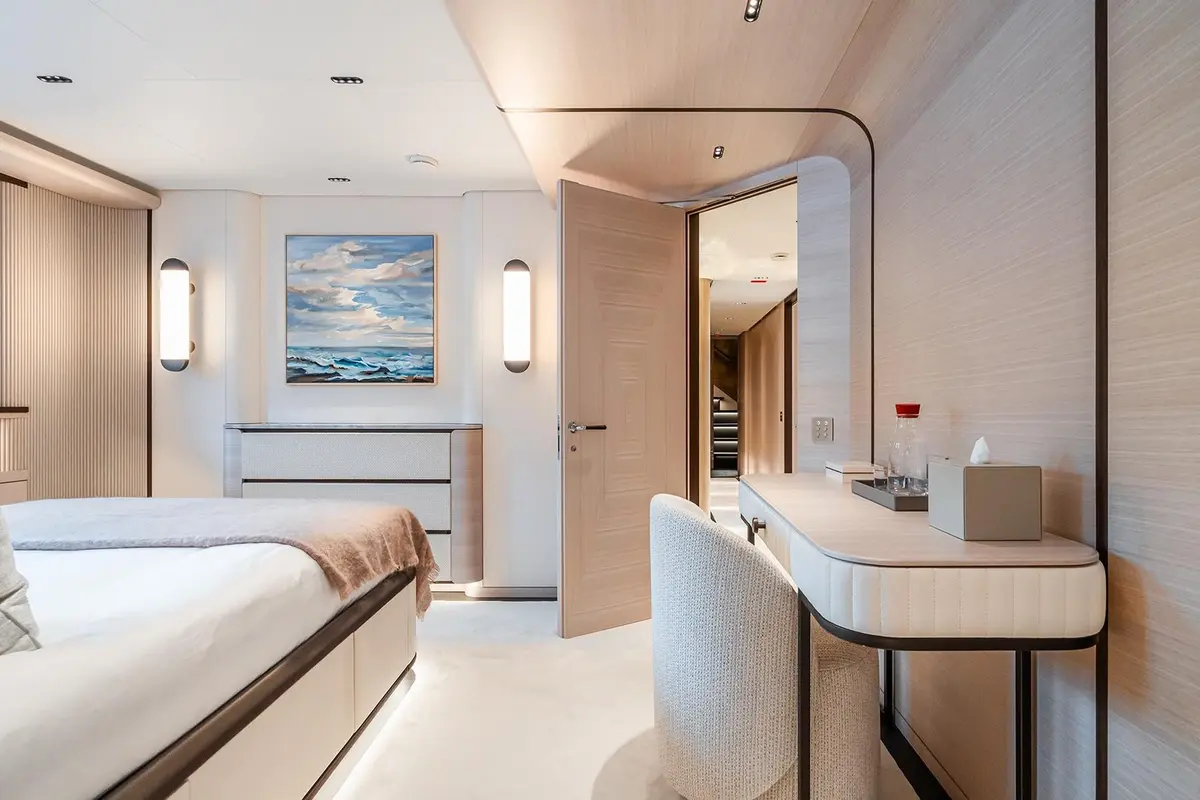 M, exterior — Alquiler De Yates Barcelona, Barcelona. Cinco camarotes y cubiertas amplias para rutas mediterráneas largas