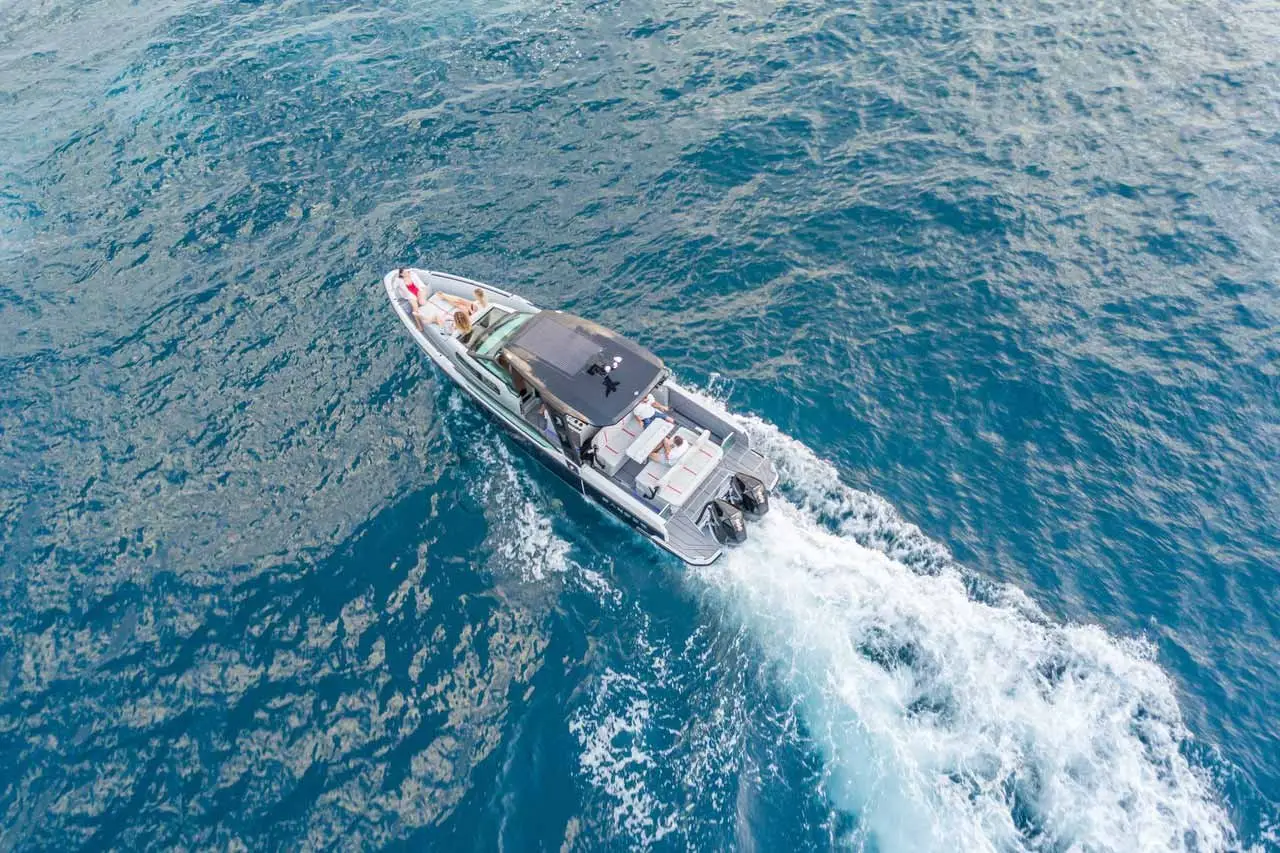 Saxdor 320 — Alquiler De Yates Barcelona, Barcelona. Salidas rápidas por la bahía con amigos