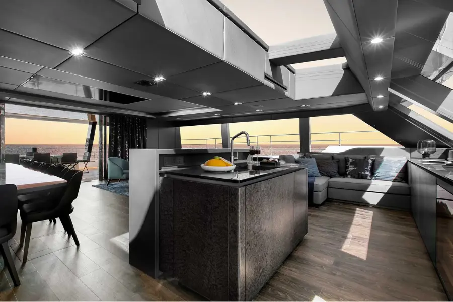 Sunreef 80, salón — Alquiler De Yates Barcelona, Barcelona. Catamarán estable para jornadas tranquilas frente a Sitges