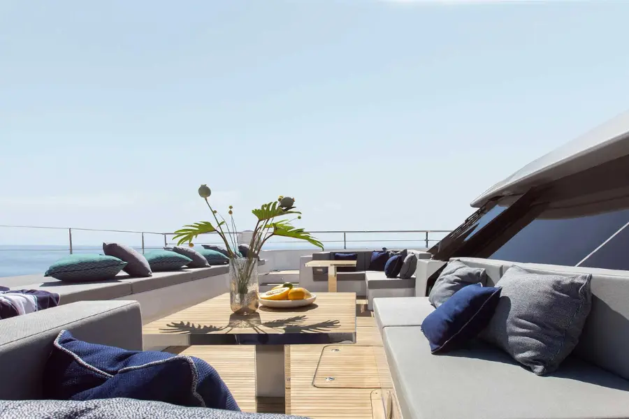Sunreef 80, flybridge — Alquiler De Yates Barcelona, Barcelona. Catamarán estable para jornadas tranquilas frente a Sitges