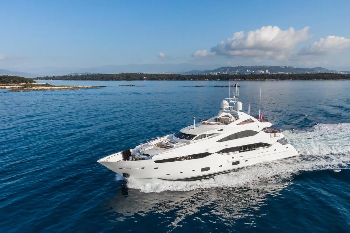 Thumper, cubierta principal — Alquiler De Yates Barcelona, Barcelona. Cuarenta metros de casco Sunseeker rumbo a Sitges