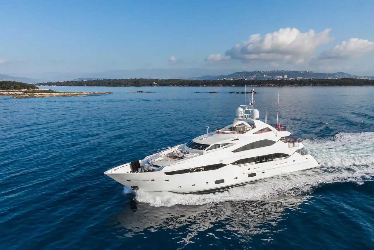 Thumper, cubierta principal — Alquiler De Yates Barcelona, Barcelona. Cuarenta metros de casco Sunseeker rumbo a Sitges