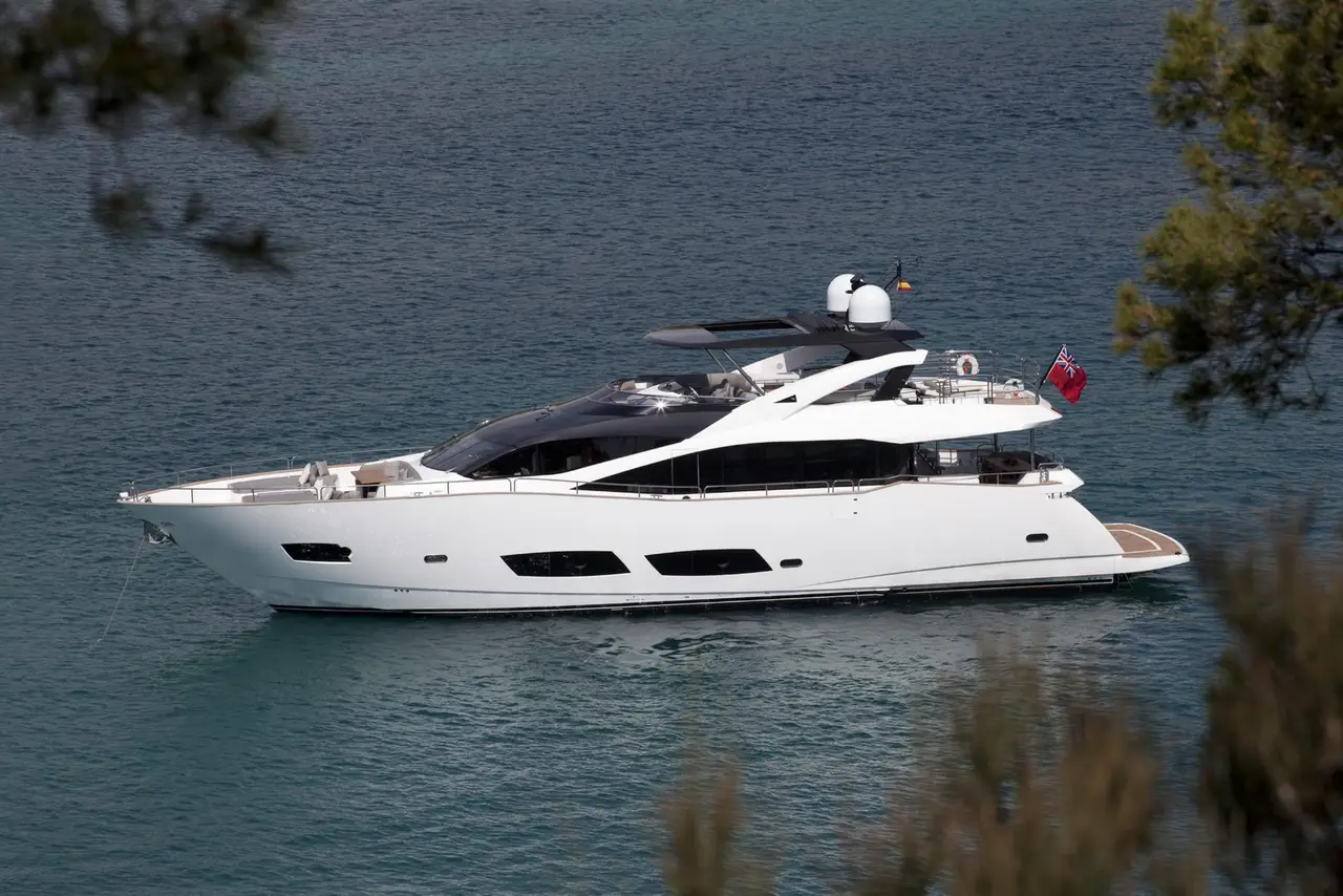 Sunseeker 28, cubierta principal — Alquiler De Yates Barcelona, Barcelona. Casco deportivo británico para días activos en la bahía