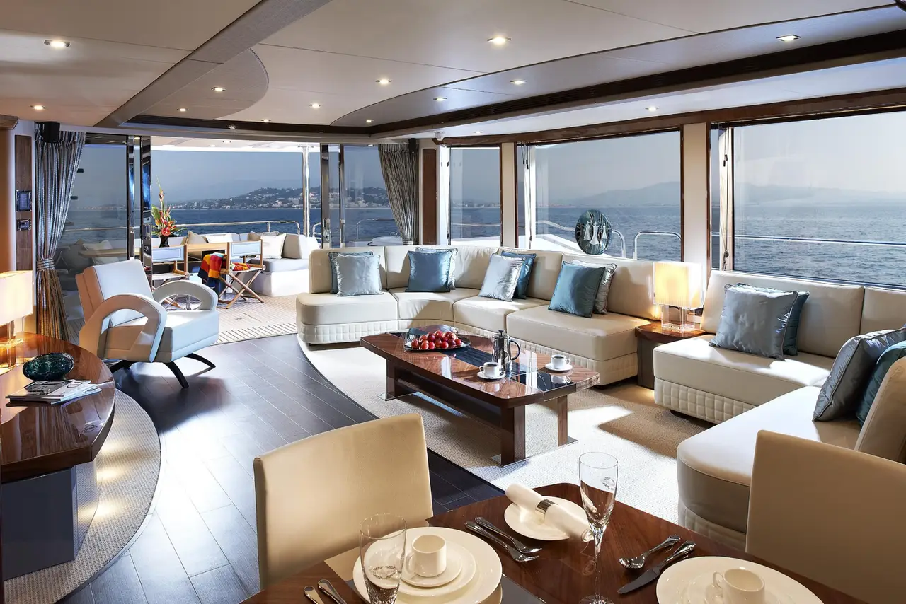 Sunseeker 28, exterior — Alquiler De Yates Barcelona, Barcelona. Casco deportivo británico para días activos en la bahía