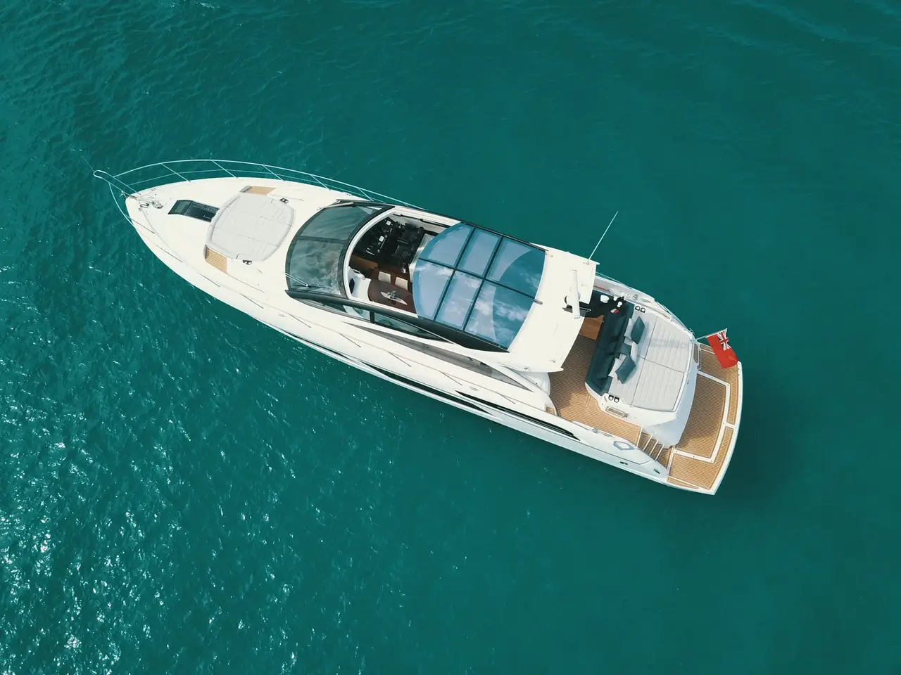 Sunseeker 68, salón — Alquiler De Yates Barcelona, Barcelona. Rumbo a Sitges con doce invitados y tres camarotes