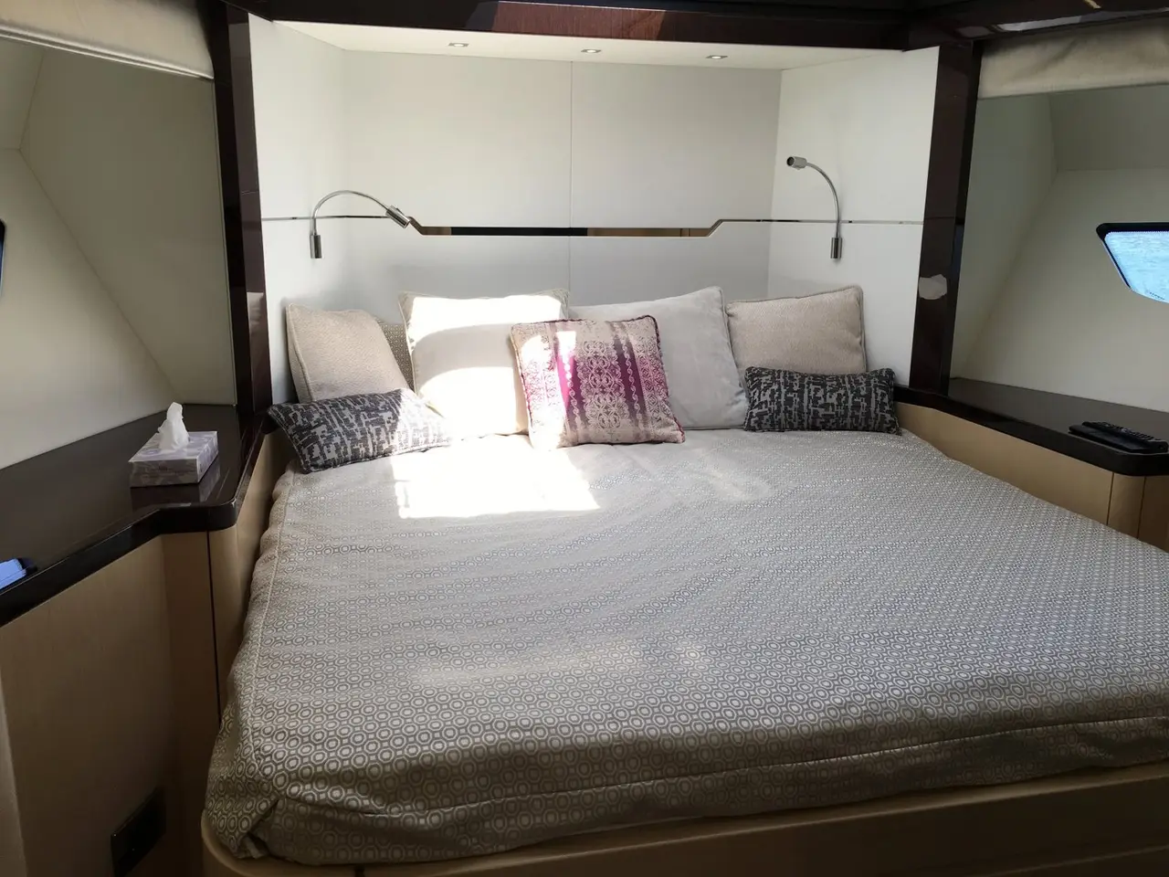 Sunseeker 68, exterior — Alquiler De Yates Barcelona, Barcelona. Rumbo a Sitges con doce invitados y tres camarotes