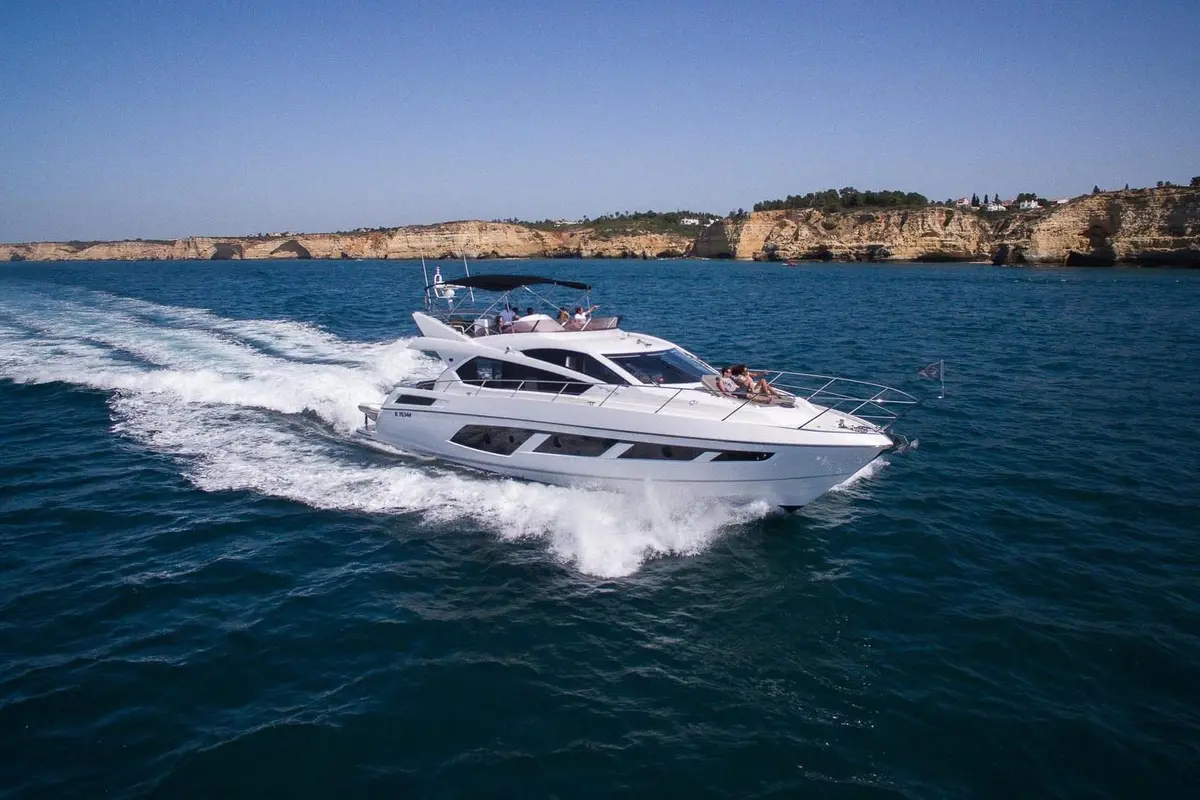 Manhattan 65 — Alquiler De Yates Barcelona, Barcelona. Salidas rápidas a Sitges con comedor al aire libre