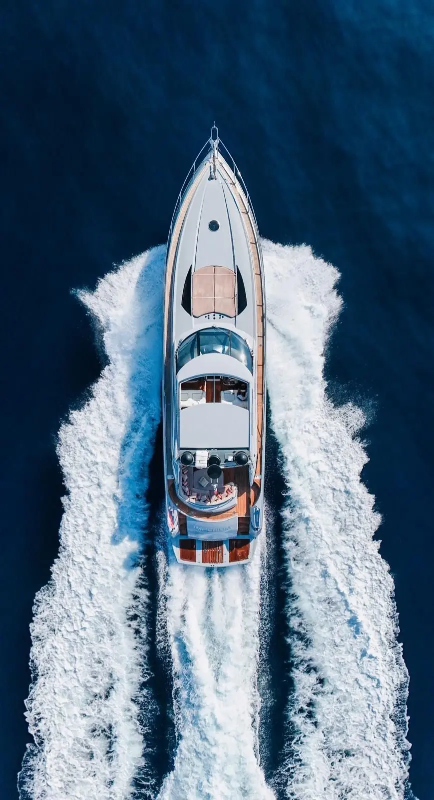 Sunseeker Predator 68, exterior — Alquiler De Yates Barcelona, Barcelona. Velocidad ágil para días de costa en Barcelona